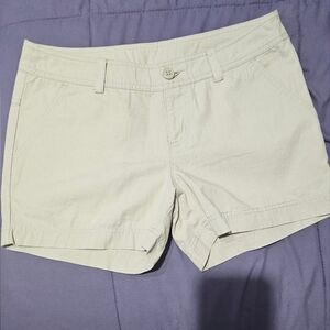 Columbia Women's Light Tan Shorts SIZE 6
